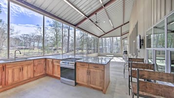 House (2 Bedrooms) | Private kitchen | Microwave, oven, stovetop, dishwasher