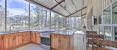 Casa (2 Bedrooms) | Cocina privada | Microondas, horno, placa de cocina y lavavajillas