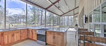 Home w/ Screened Porch - Near Toledo Bend Lake!
