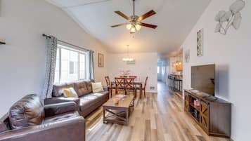 Apartment (3 Bedrooms) | Front of property