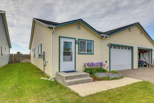Family-friendly Columbia Falls Townhome w/ Views!