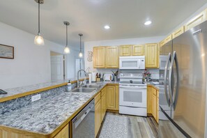 Apartment (3 Bedrooms) | Interior - Family-friendly Columbia Falls Townhome w/ Views! (Columbia Falls)