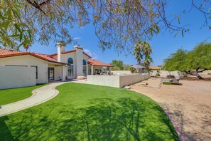 House (4 Bedrooms) | Interior - Heated Saltwater Pool: Spacious Home in Scottsdale (Scottsdale)