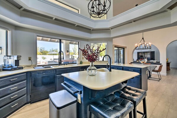 Interior - Heated Saltwater Pool: Spacious Home in Scottsdale (Scottsdale)