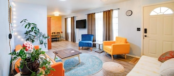 Pet-friendly Cottonwood Home w/ Mountain View!