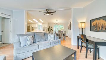 House (3 Bedrooms) | Interior