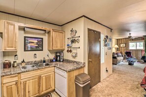 House (2 Bedrooms) | Interior - Show Low Cabin w/ Fire Pit: Near Hiking! (Show Low)