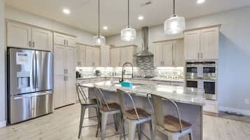 House (4 Bedrooms) | Front of property