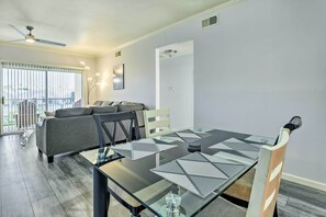 Interior - Waterfront Phoenix Condo w/ Lake & Mtn Views (Phoenix)