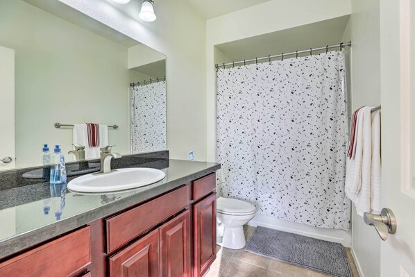 Apartment (2 Bedrooms) | Interior - Waterfront Phoenix Condo w/ Lake & Mtn Views (Phoenix)
