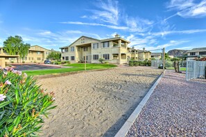 Interior - Waterfront Phoenix Condo w/ Lake & Mtn Views (Phoenix)