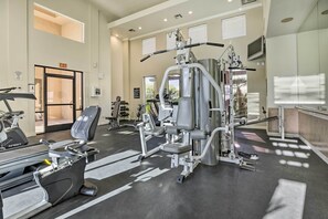 Apartment (2 Bedrooms) | Interior - Waterfront Phoenix Condo w/ Lake & Mtn Views (Phoenix)