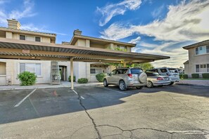 Apartment (2 Bedrooms) | Interior - Waterfront Phoenix Condo w/ Lake & Mtn Views (Phoenix)