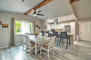 Dining - Albuquerque Home: Close to Hiking & Old Town! (Albuquerque)