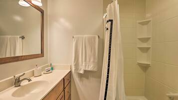 House (Multiple Bedrooms) | Bathroom | Shower