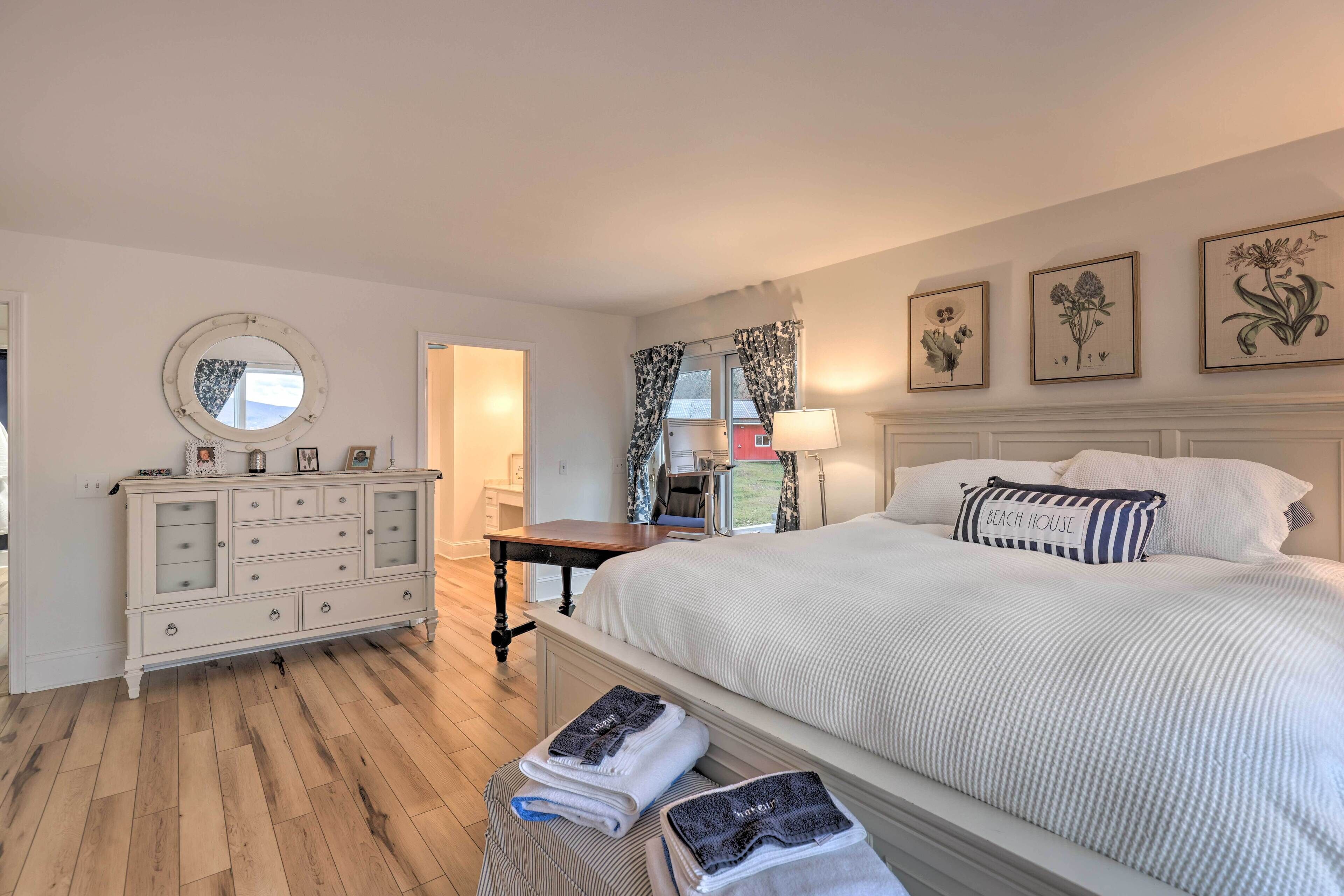 House (Multiple Bedrooms) | 8 bedrooms, desk, laptop workspace, iron/ironing board