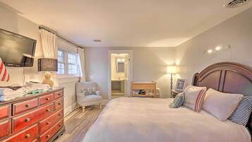 House (Multiple Bedrooms) | 8 bedrooms, desk, laptop workspace, iron/ironing board