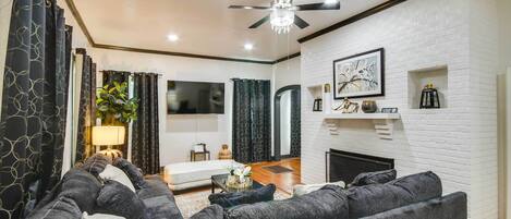 Apartment (2 Bedrooms) | Front of property