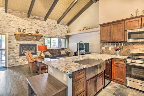 Cozy Condo Near Golfing & Hiking in Pinetop!