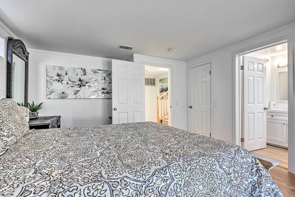 House (3 Bedrooms) | Interior - Classic Coastal Retreat - Walk to the Beach! (Oxnard)