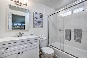 House (3 Bedrooms) | Interior - Classic Coastal Retreat - Walk to the Beach! (Oxnard)
