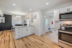 Maison (3 Bedrooms) | Cuisine privée | Micro-ondes, four, plaque de cuisson, lave-vaisselle