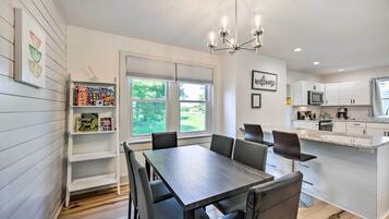 ํ์ฐ์ค (3 Bedrooms) | ๋ด๋ถ