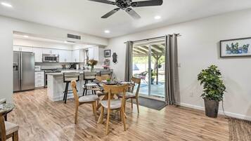 House (3 Bedrooms) | Interior