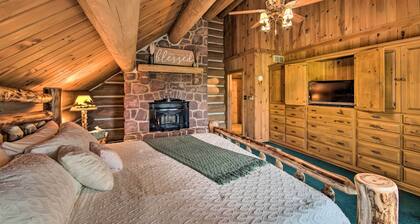 New! Sunset Lodge Retreat Escape: 17 Private Acres