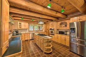 Microondas, horno, parrilla de estufa y lavavajillas