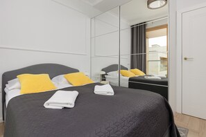 Apartment, 1 Bedroom, Balcony | 1 bedroom, bed sheets - Apartment Kolejowa & Parking by Renters (Warsaw)