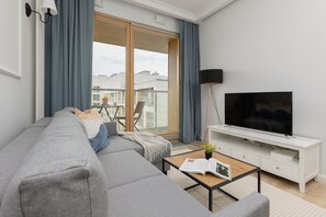 Apartment, 1 Bedroom, Balcony | 1 bedroom, bed sheets - Apartment Kolejowa & Parking by Renters (Warsaw)