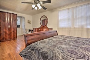 House (2 Bedrooms) | Interior - Lovely Home Near FDU & Holy Name Hospital! (Teaneck)