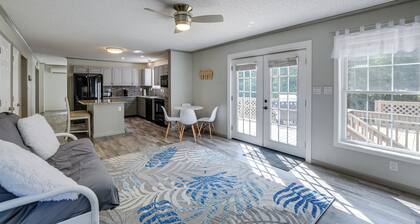 Group-friendly Myrtle Beach House w/ Deck