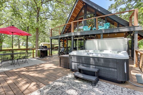 Furnished Deck + Lake Access: Fairland Log Cabin