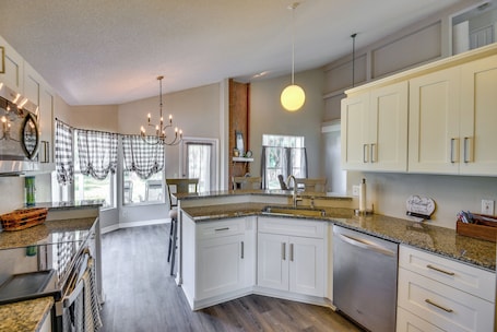 House (4 Bedrooms) | Interior