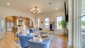 House (4 Bedrooms) | Interior