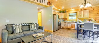 Maggie Valley Cabin 4 Mi to Cataloochee Ski Area!