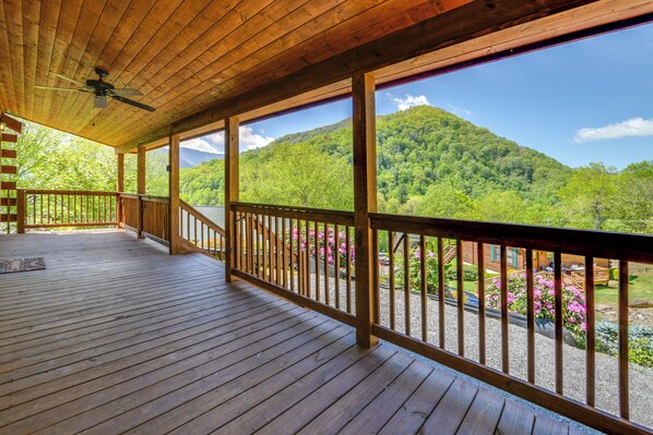 House (2 Bedrooms) | Interior - Maggie Valley Cabin 4 Mi to Cataloochee Ski Area! (Maggie Valley)