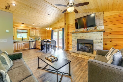 Maggie Valley Cabin 4 Mi to Cataloochee Ski Area!