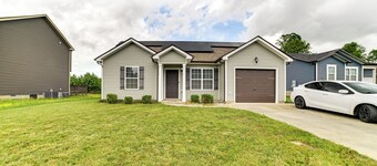 Family-friendly Home: 9 Mi to Clarksville Speedway