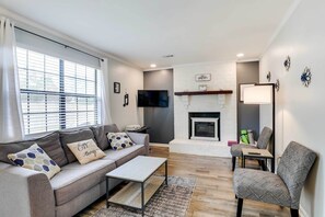 Apartment (2 Bedrooms) | Front of property