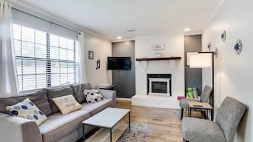 Apartment (2 Bedrooms) | Front of property