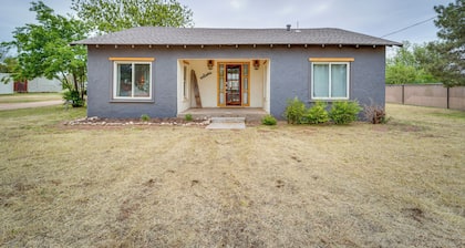 Cozy Home w/ Spacious Yard
hunters Welcomed