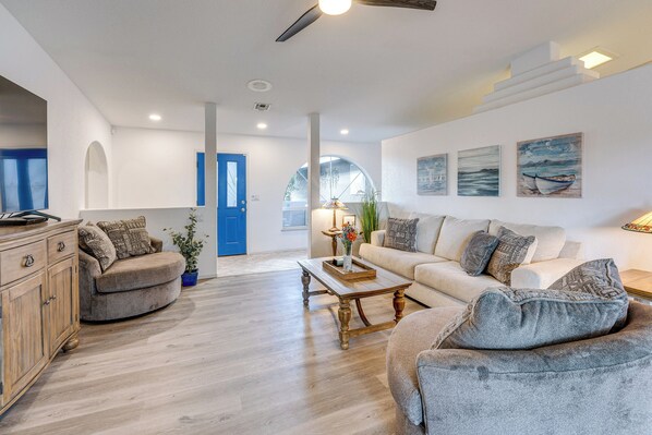 Interior - Pool, Spa & Mtn Views: Lake Havasu City Home (Lake Havasu City)