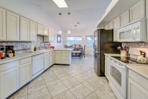 House (3 Bedrooms) | Interior - Pool, Spa & Mtn Views: Lake Havasu City Home (Lake Havasu City)