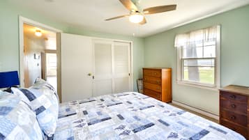 3 bedrooms, iron/ironing board, bed sheets