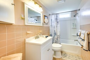 Cottage (3 Bedrooms) | Bathroom