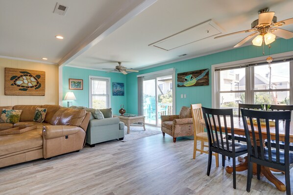 House (2 Bedrooms) | Interior - Charming Surf City Beach House - Walk to Ocean! (Holly Ridge)