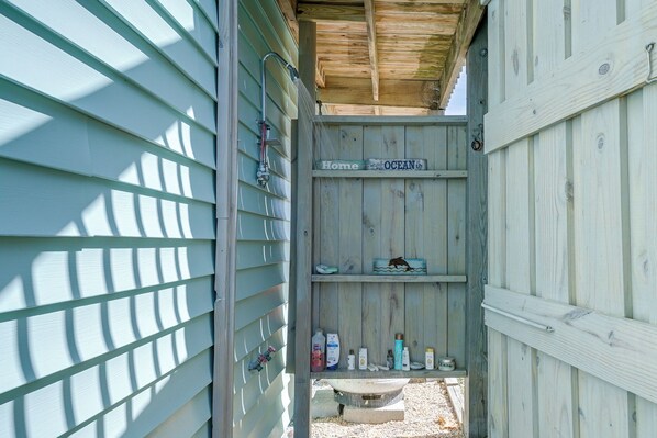 House (2 Bedrooms) | Interior - Charming Surf City Beach House - Walk to Ocean! (Holly Ridge)